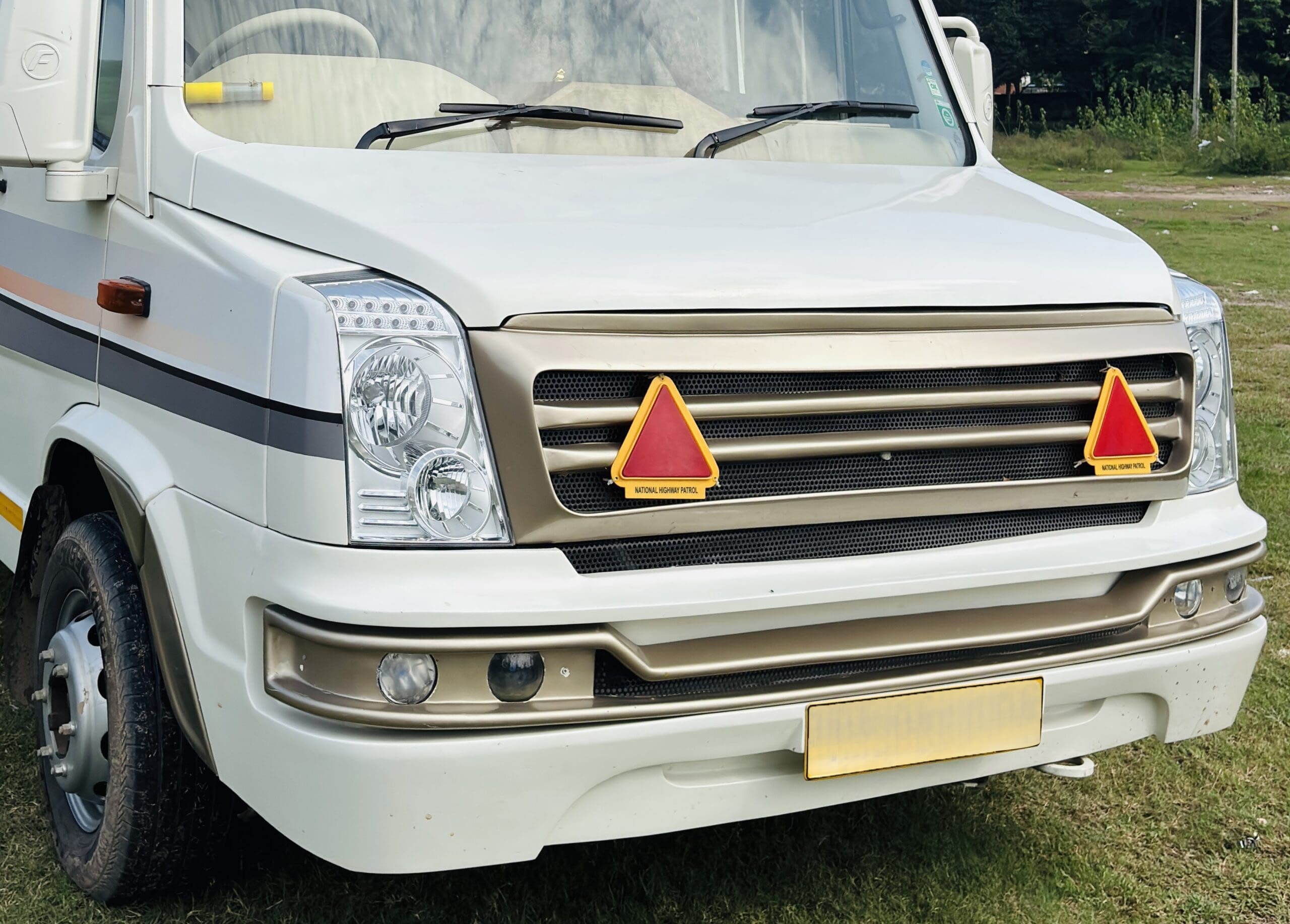 zoom_caravan_front-scaled